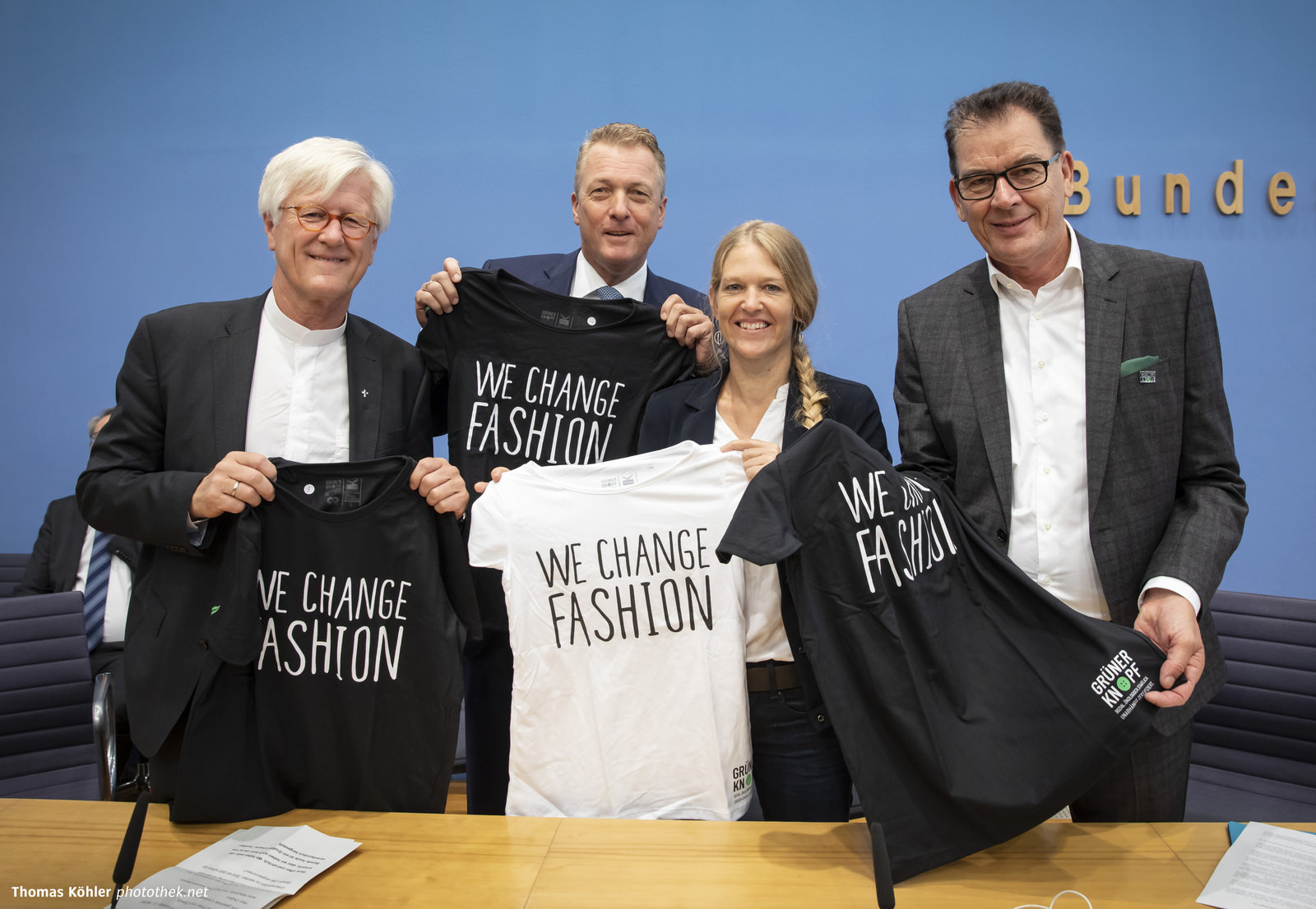 The Grüner Knopf was presented today at the Federal Press Conference in Berlin (from left: Heinrich Bedford-Strohm, Thomas Linemayr, Antje von Dewitz, Gerd Müller).