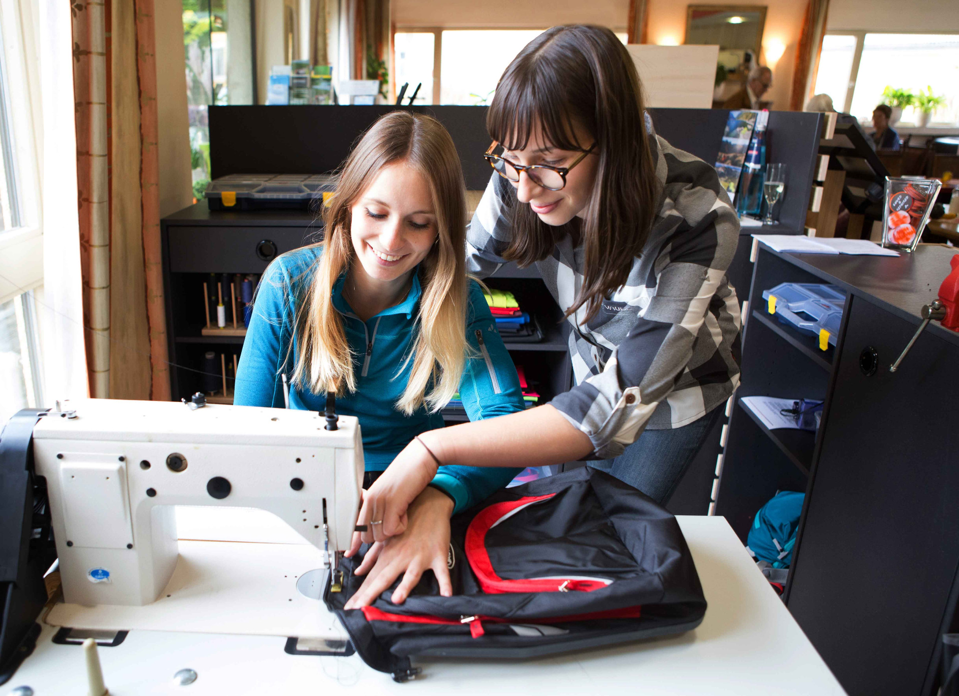 VAUDE Repair Café im Fabrikverkauf Obereisenbach